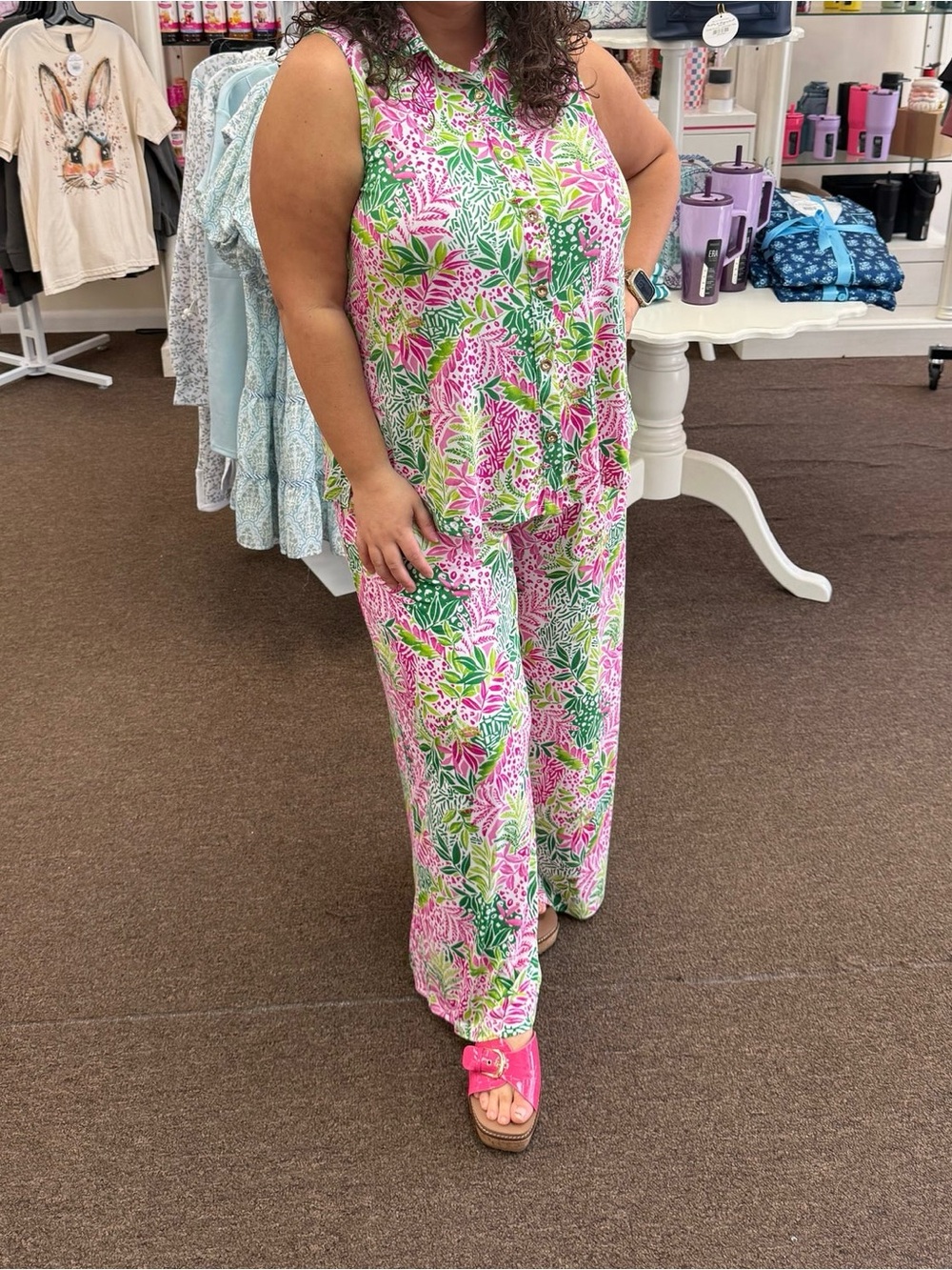 DEAR SCARLETT EMERALD PINK SHORELINE SET TOP:Medium PANTS :Small - Picture 2 of 5